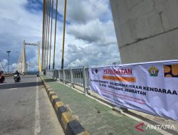 BPJN Pasang Larangan Berhenti Hingga Parkir Kendaraan di Jembatan Teluk Kendari