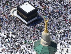 Masjidil Haram Sangat Padat, Jemaah Haji Diminta Tetap di Hotel hingga 9 Juni