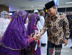 Gubernur Sultra Sambut Kedatangan Jamaah Haji di Bandara Haluoleo