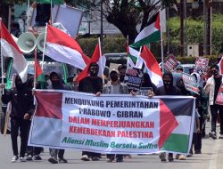 Aksi Damai Aliansi Muslim Bersatu Sultra Dukung Prabowo-Gibran Perjuangkan Kemerdekaan Palestina