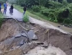 Jalur Alternatif Kendari-Konawe Selatan Amblas 4 Meter Akibat Hujan Deras