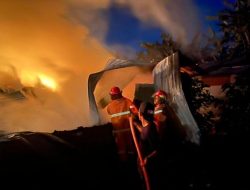 Kebakaran Hebat di Kendari Hanguskan Gudang Cengkeh-Rumah, Kerugian Rp 5 M